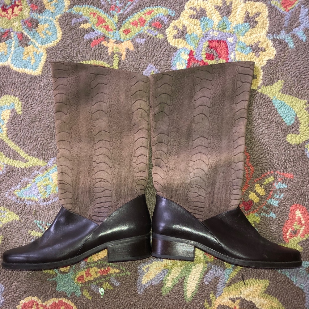 SHANNON embossed leather boots/very nice/10